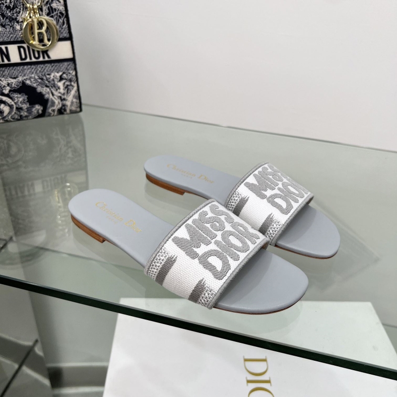 ch**an D*or slippers